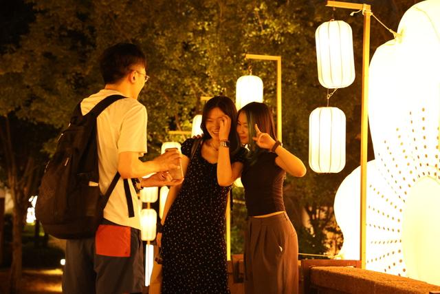 虹桥“新天地”，璀璨“夜经济”
