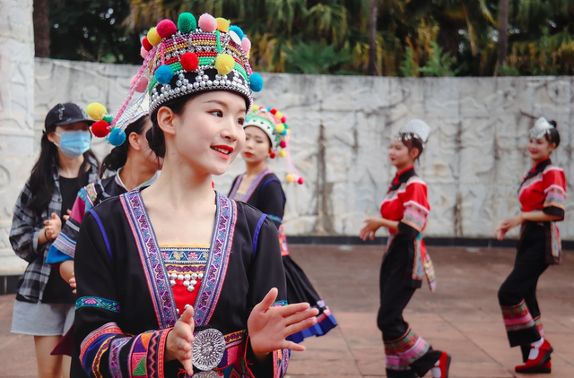 12月5日至7日来云南民族村过哈尼族“十月年”