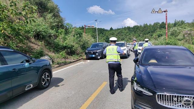 木兰中队守护“木兰”景区 路畅心安邀您来玩
