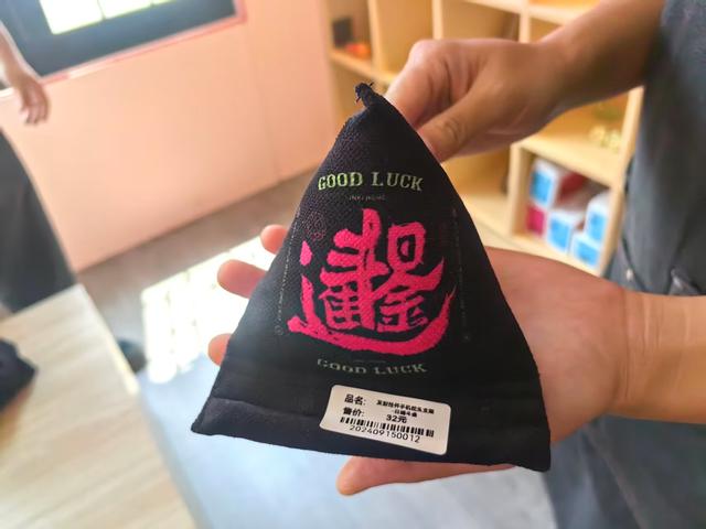 避暑纳凉贵州行 | 左手集章打卡 右手发财拿铁！铜仁五显庙文旅街区文创店铺特色十足