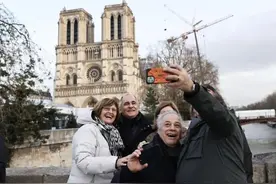 时隔五年，巴黎圣母院重新开放图片