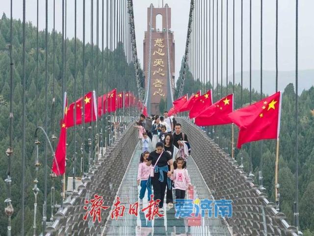 一年四季 泉在济南 | 国庆假期，石崮寨迎客流小高峰