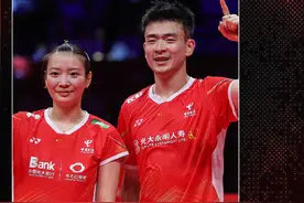 雅思组合第四次登顶世界羽联年终总决赛：感受到了家乡人民的力量图片