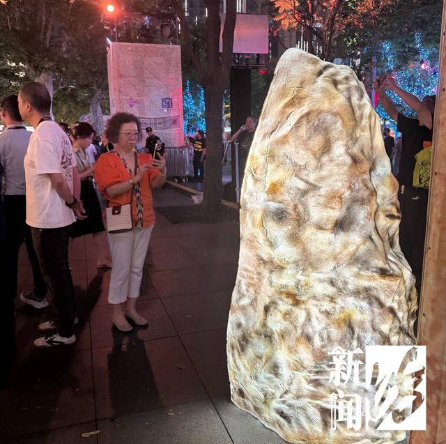 上海著名主持人转行了？身材走形严重…市民打卡火爆！这个小心机绝了↗