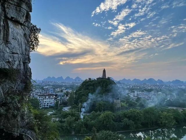 桂林“山水甲天下”画卷中，灵动而富有韵味的一笔