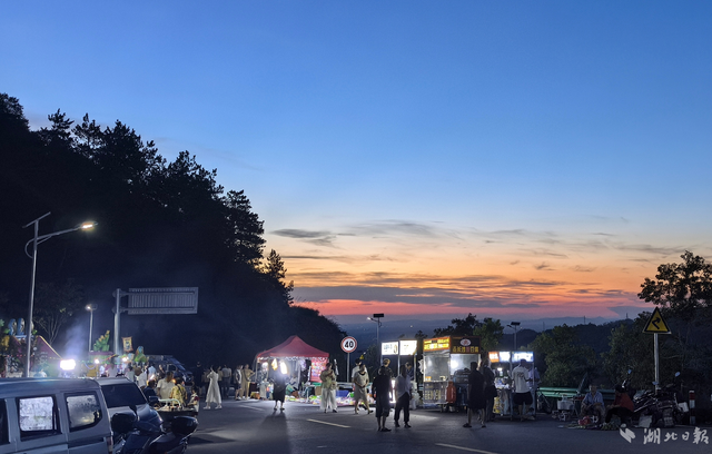 凉山风变“热经济”    将军山成避暑消费新地标