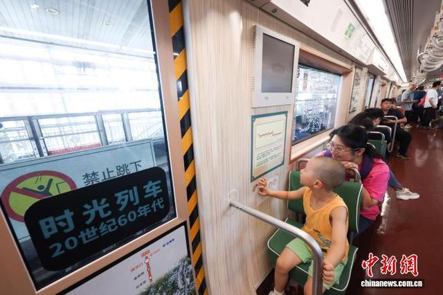 “时光列车”再启程 35处京城打卡地伴乘客“京彩一夏”