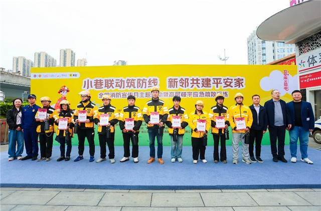 外卖骑手变身安全“移动哨兵” 美团联合长沙消防开展安全日活动