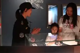 纵览原创丨定州博物馆有位女保安，自学成才成为文物讲解员，用通俗语言讲述国宝的秘密图片