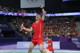 奥运“皓”外丨“雅思组合”羽毛球混双夺冠！赛后成了大型求婚现场图片