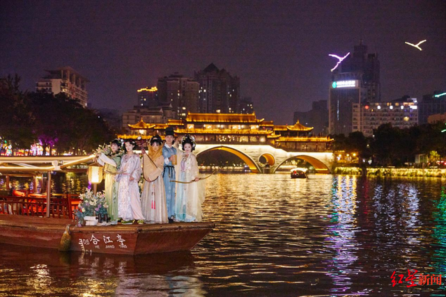 文商旅体齐助力，成都“双节”假日氛围浓