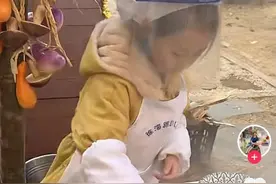 烙饼、灌肠、卤猪头肉！徐州一幼儿园孩子烧火做饭“出圈”图片