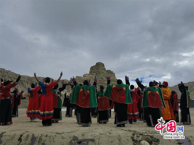 高舜礼：蹚出一条高原特色的旅游之路(组图)