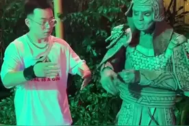 当popping舞者在游乐园遇到同会跳舞的NPC，这互动默契绝了图片