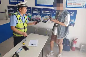 “手痒”竟在高速上练车 男子因无证驾驶被拘留图片