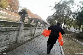 惊险！事发荆州白云桥护城河图片