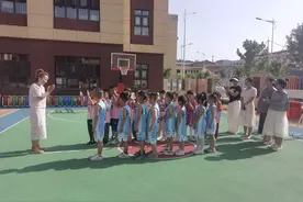 陇县崇文幼儿园VS陇州幼儿园开展3V3篮球友谊赛图片