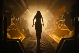 《异形:夺命舰》中最吓人的怪物居然是人演的，替身都找不到图片