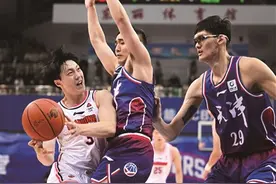 CBA常规赛广东队豪取8连胜图片