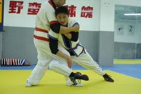 【功夫郑州奇遇记】摔跤吧！少年图片