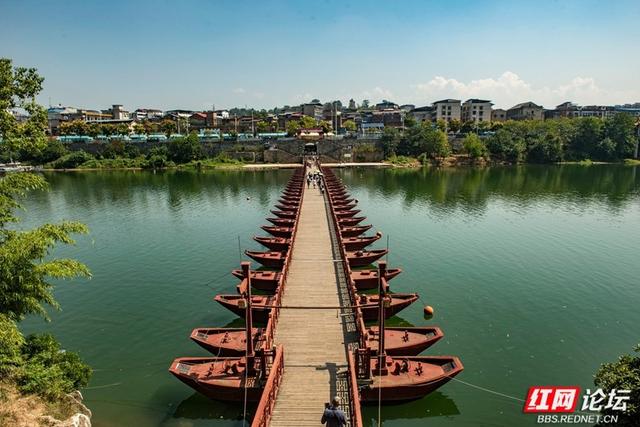 秋游时刻丨铁船连桥映潇水：霞客渡，零陵千年古渡的时光答卷