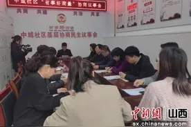 山西新绛增设健身器材 让民众“近”享健身快乐图片
