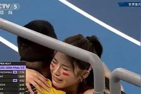 破纪录！吴艳妮泪洒赛场图片