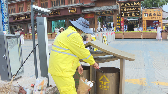 丽江古城：游客文明旅游，共绘文明和谐新画卷