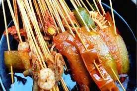 周末美食DIY丨做个家庭版红油串串，让这个冬天变火辣图片
