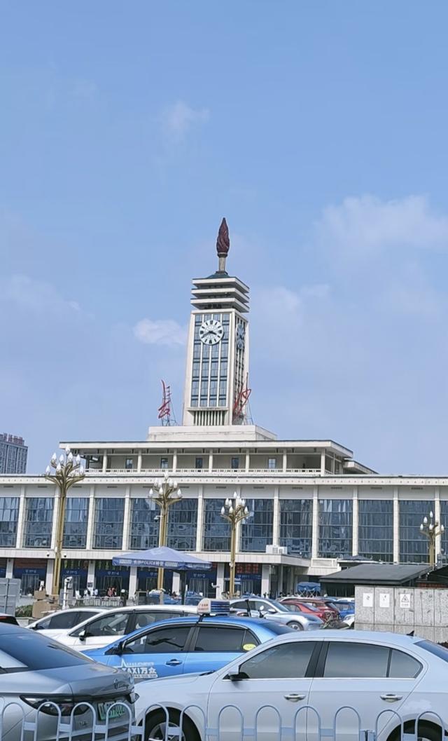 长沙车展即将开展，聪明人总是先做攻略，车展交通全攻略：地铁、公交、自驾一网打尽