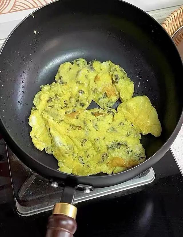 家里的铁锅一洗就生锈了，还能继续用吗？