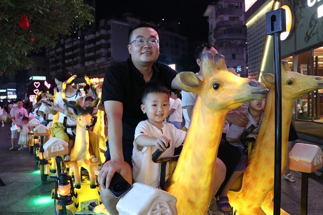贵州毕节七星关 避暑季带火“夜经济”