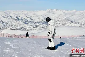 （追着雪花看新疆）来可可托海滑雪的都是年轻人吗？图片
