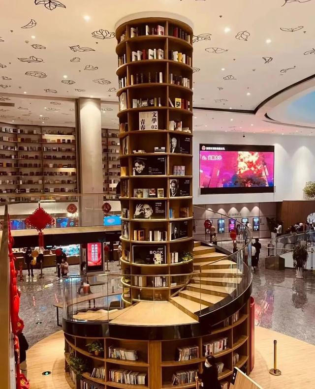 最近，洛阳人都在钻商场，怎么回事？