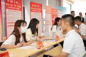 长宁区天山路街道开展退役军人专场招聘活动 提供474个职位图片