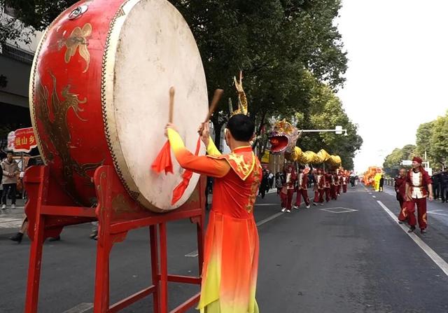 舞龙大会、民俗踩街、民俗展演、互动市集......安福县2026年喜迎新春文艺展演暨第四届民俗文化庙会预告来袭！