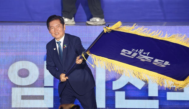韩执政党新党首曾火烧美国大使官邸