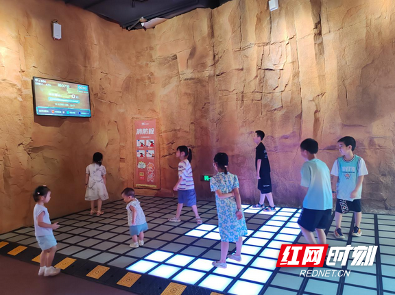 组图 | “亲子游”去哪玩？南岳祝融探火太空体验馆迎客忙