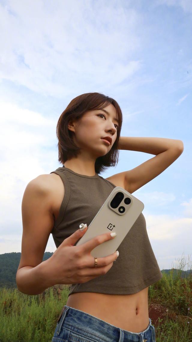 OnePlus 15规格与产品图像在发布前泄露