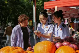 辽宁：税惠进集市 助燃“烟火气”图片