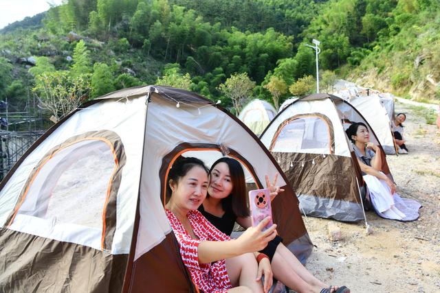 通城：高山帐篷露营点亮夏日“凉经济”