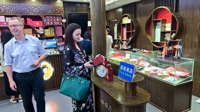 地点：东关街！来扬州，买买买更方便了