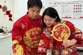 情定2·14，他们在新洲甜蜜牵手图片