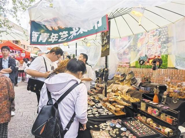 传统文化与现代活力交织的假日盛宴
