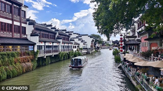 江苏南京：秦淮河畔暑期旅游热