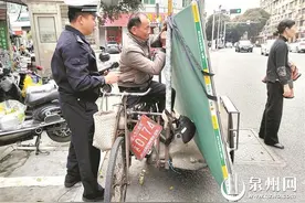 改装人力三轮车 横行街巷惹人忧：人力三轮车 出路在何方？图片