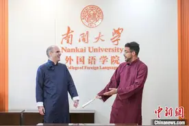 传播中国曲艺文化 南开大学外籍教师用西语表演相声图片