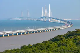 新春走基层 | 黄茅海跨海通道高峰日往返车辆2.6万辆次图片