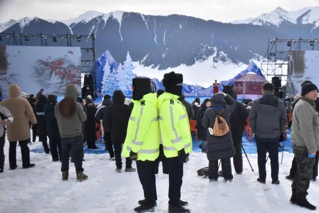 伊垦公安圆满完成第二届冰雪文化旅游活动安保任务