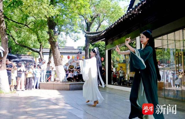 镇江：苏超又搭台  文旅唱大戏